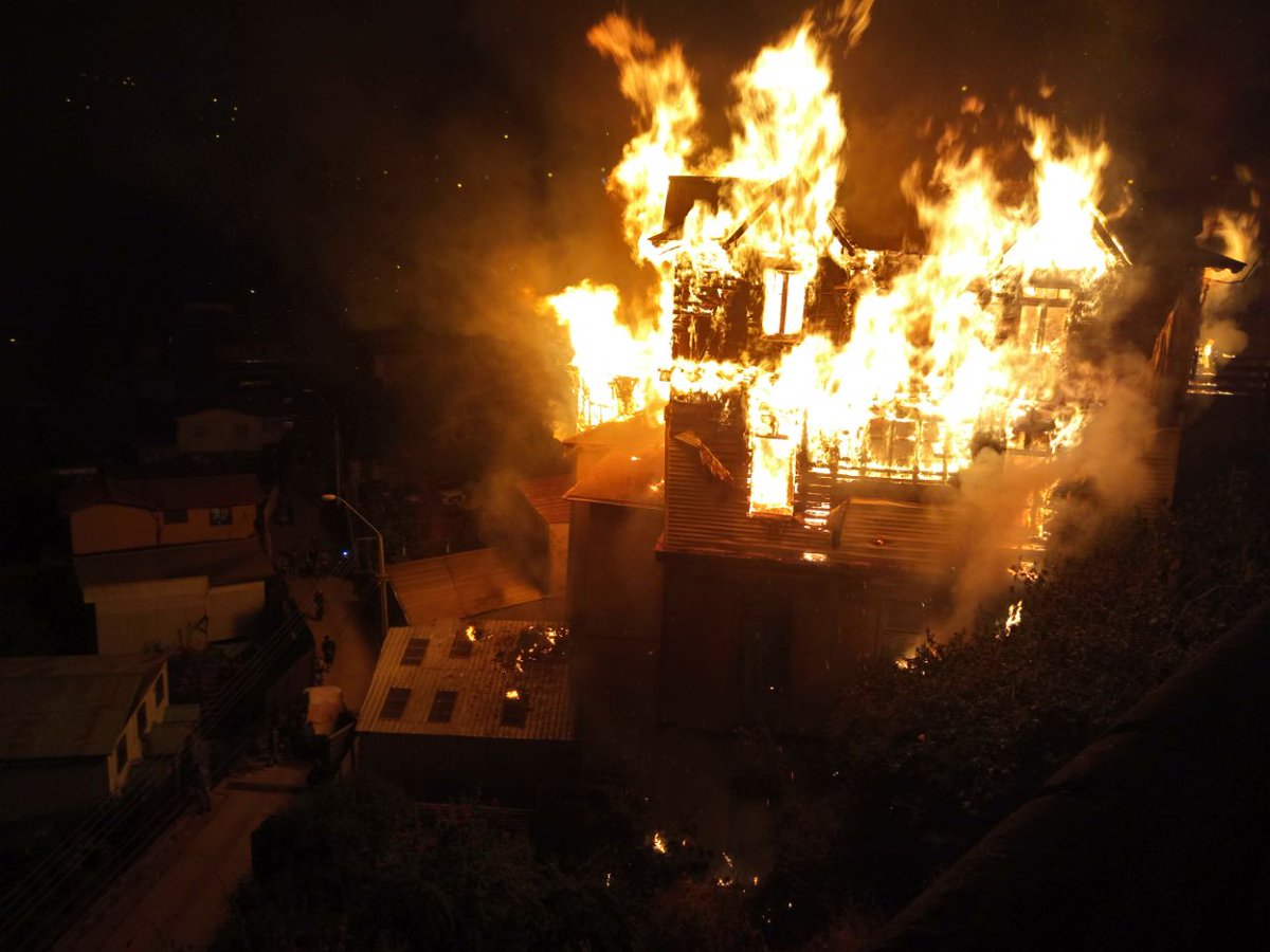 Patrimonial casona de Valparaíso se incendio