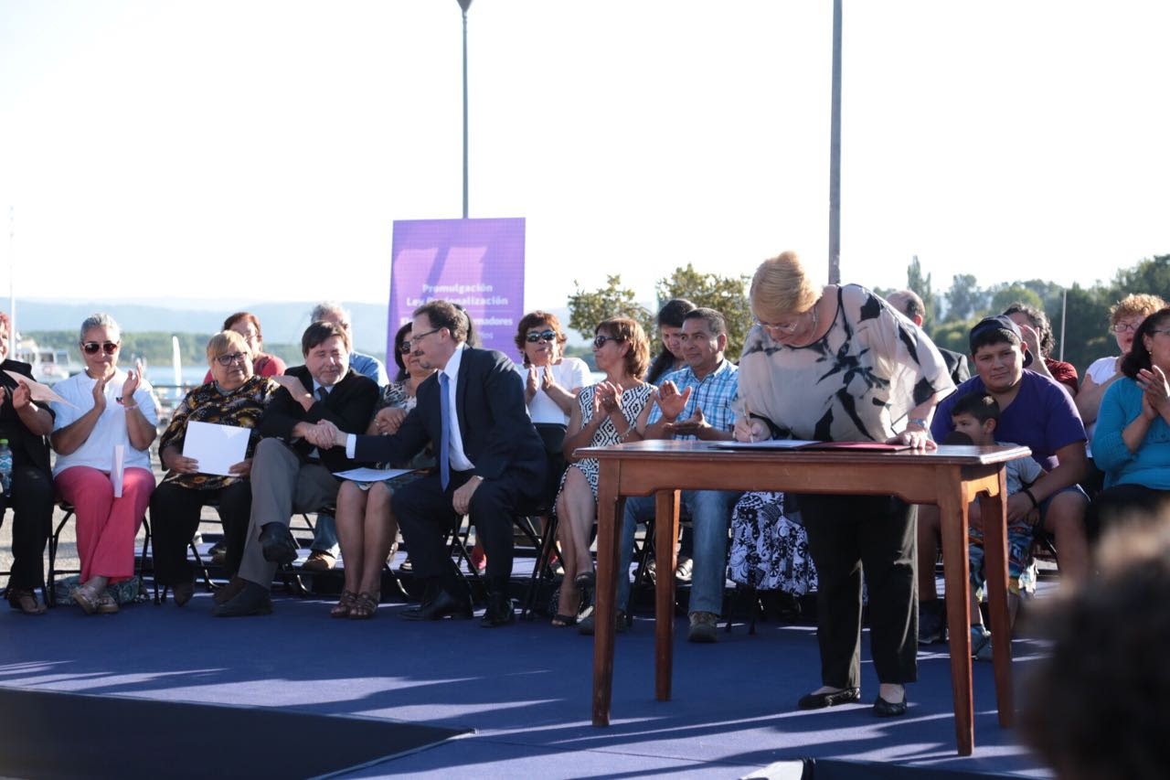 Presidenta Bachelet promulgó últimas dos leyes de la Agenda de Descentralización