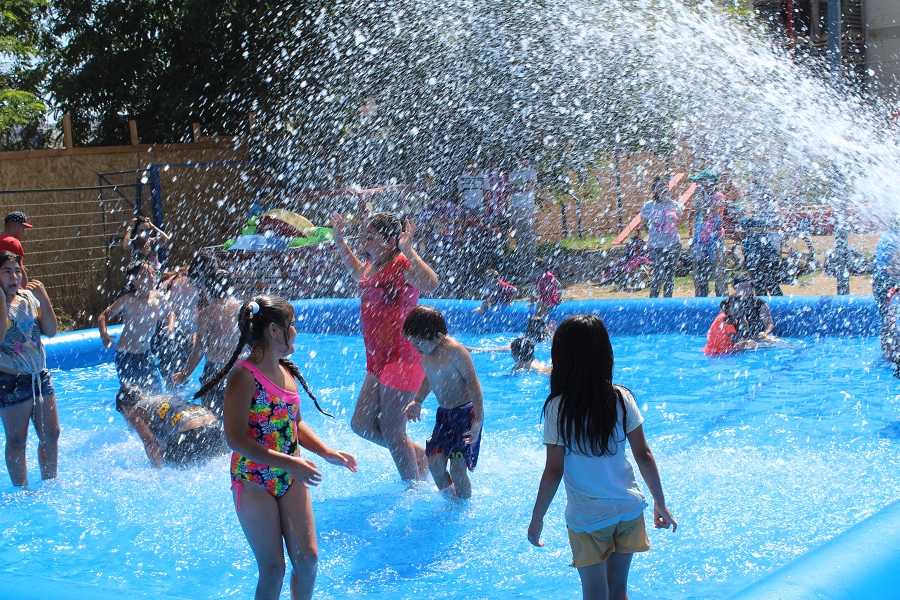 Niños y niñas de Limache disfrutan actividades acuáticas con programa “Verano en tu Barrio”