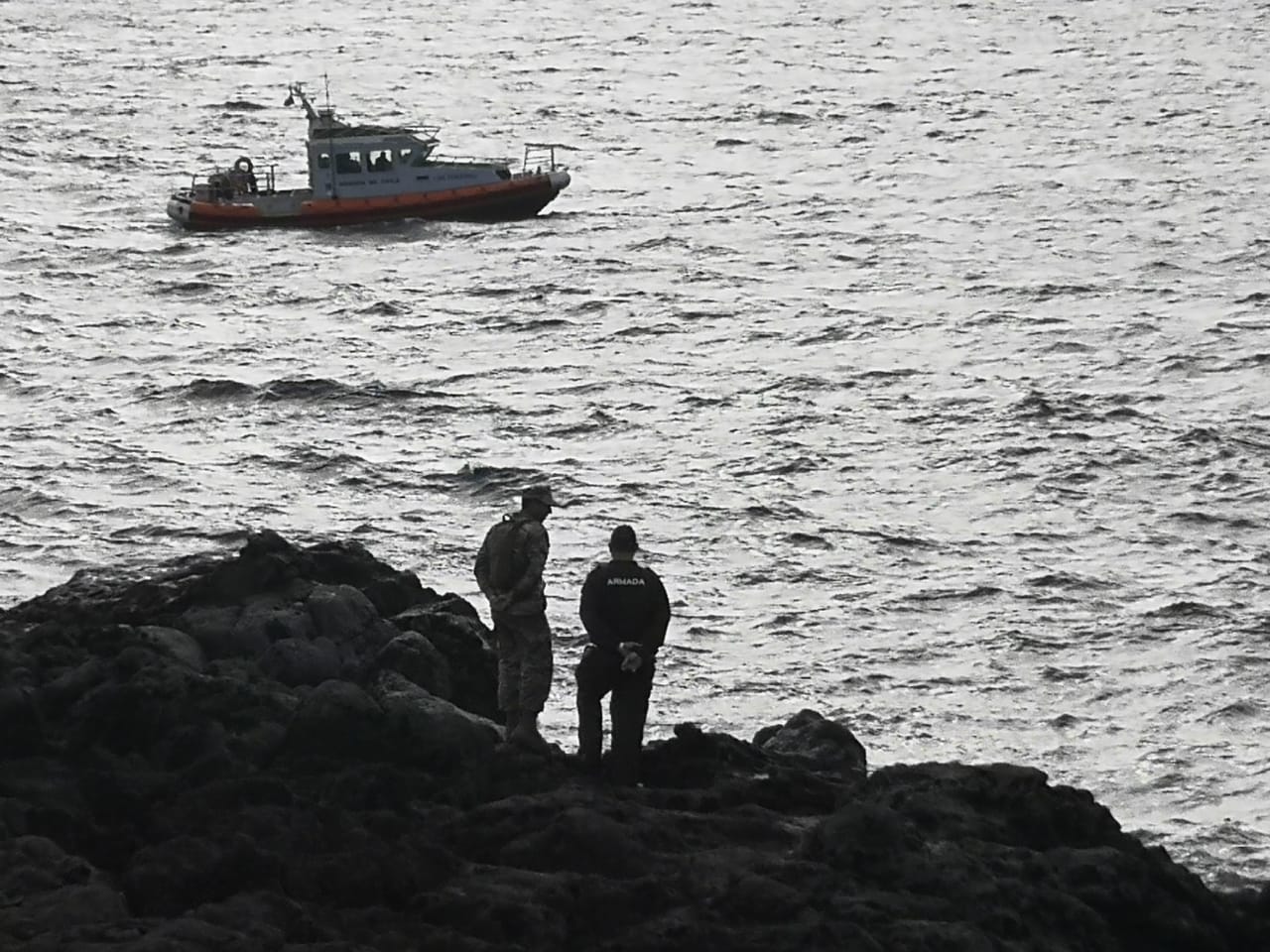 Armada realiza intensa búsqueda de dominicano que cayó al mar en Rapa Nui