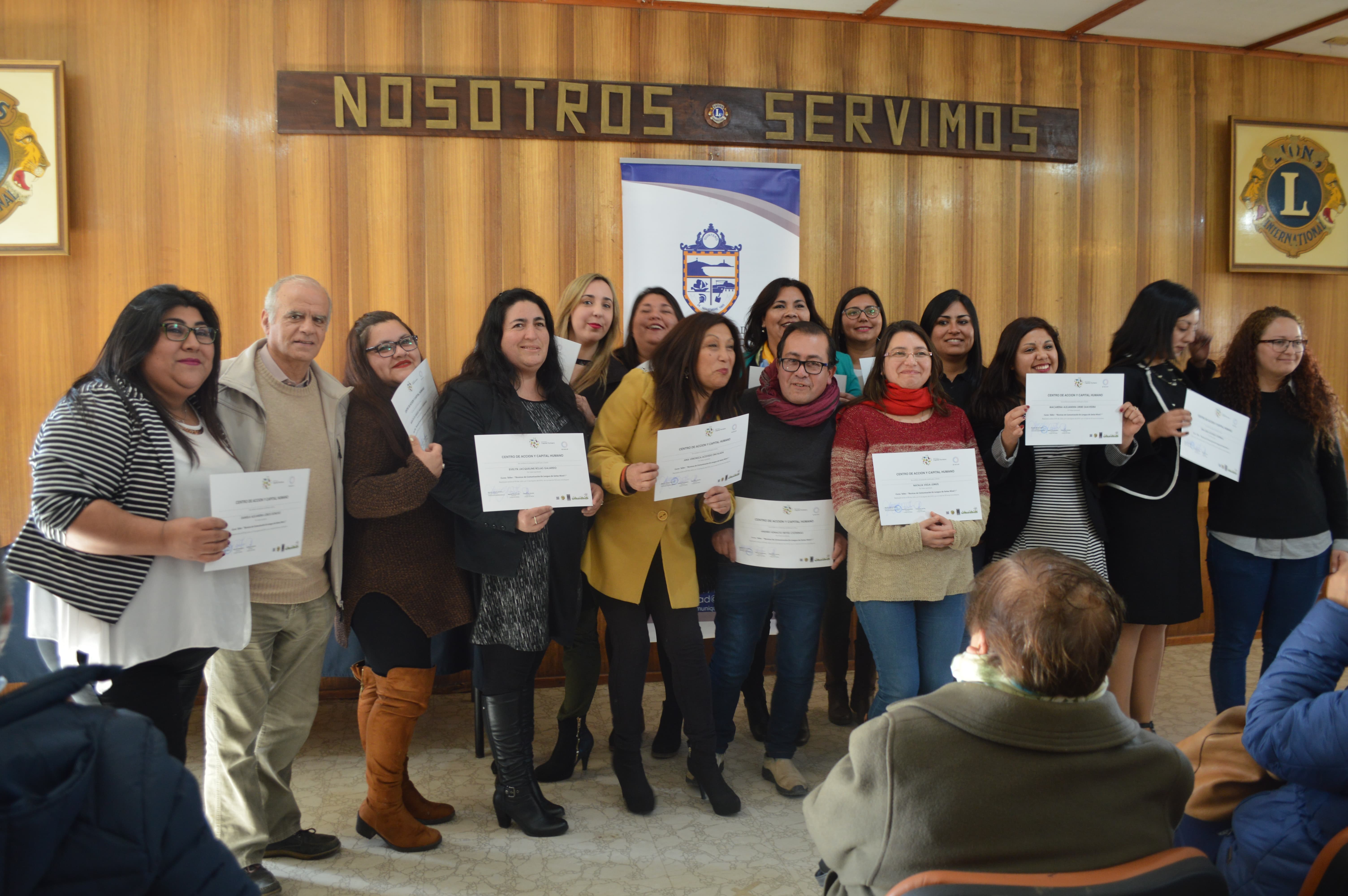 25 funcionarios municipales de Quintero se capacitan en Lenguaje de Señas.