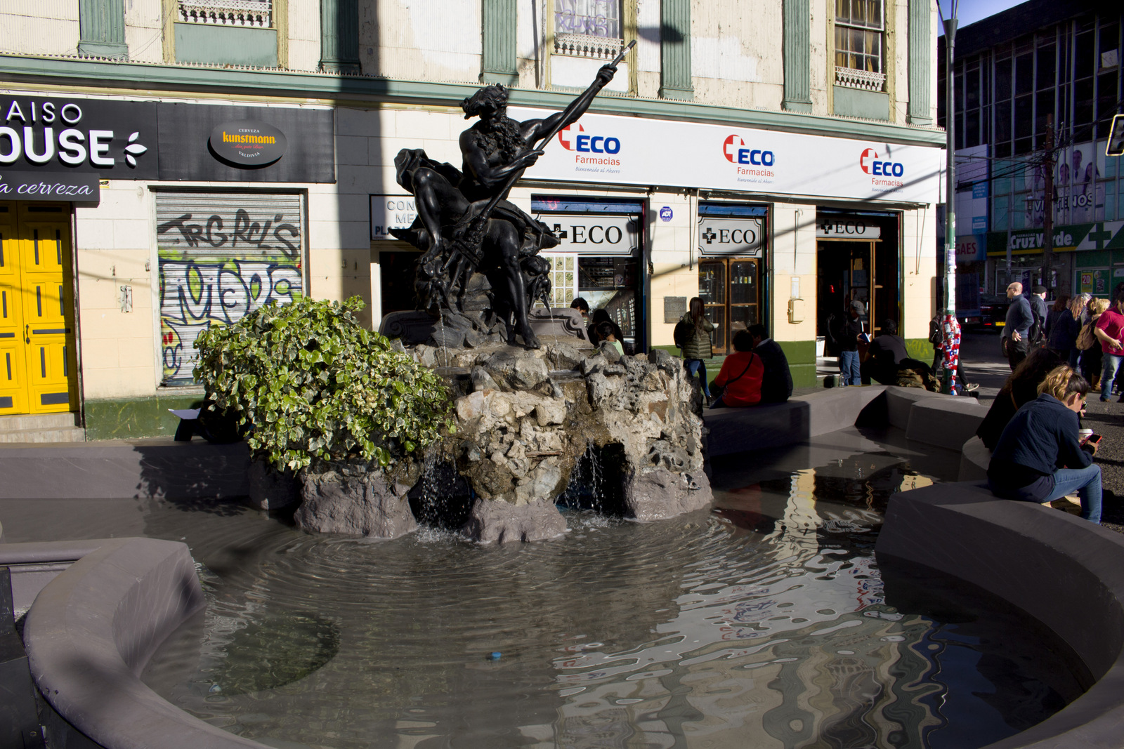 Remozada y con agua vuelve a debutar la fuente Neptuno de la Plaza Aníbal Pinto