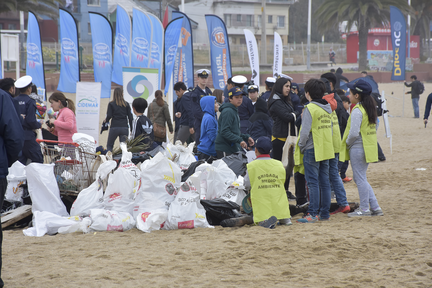 Armada celebra diez años del Día Internacional de Limpieza de Playas