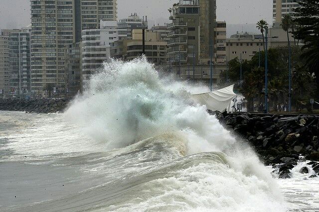 Armada pronostica marejadas con olas de hasta 4 metros de altura