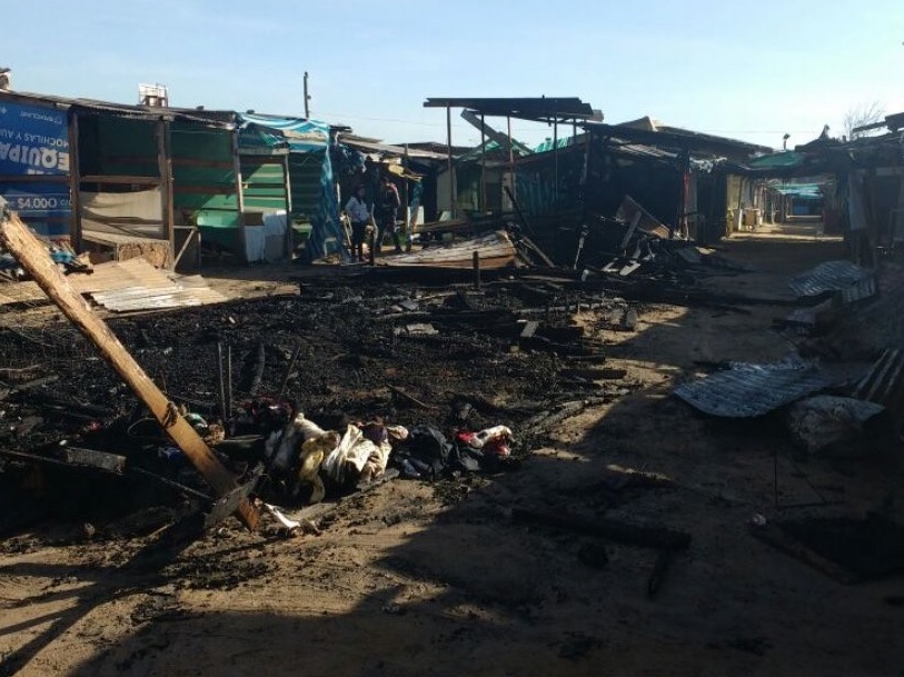 Locatarios de Feria El Belloto afectados por incendio reciben ayuda para reconstruir sus puestos