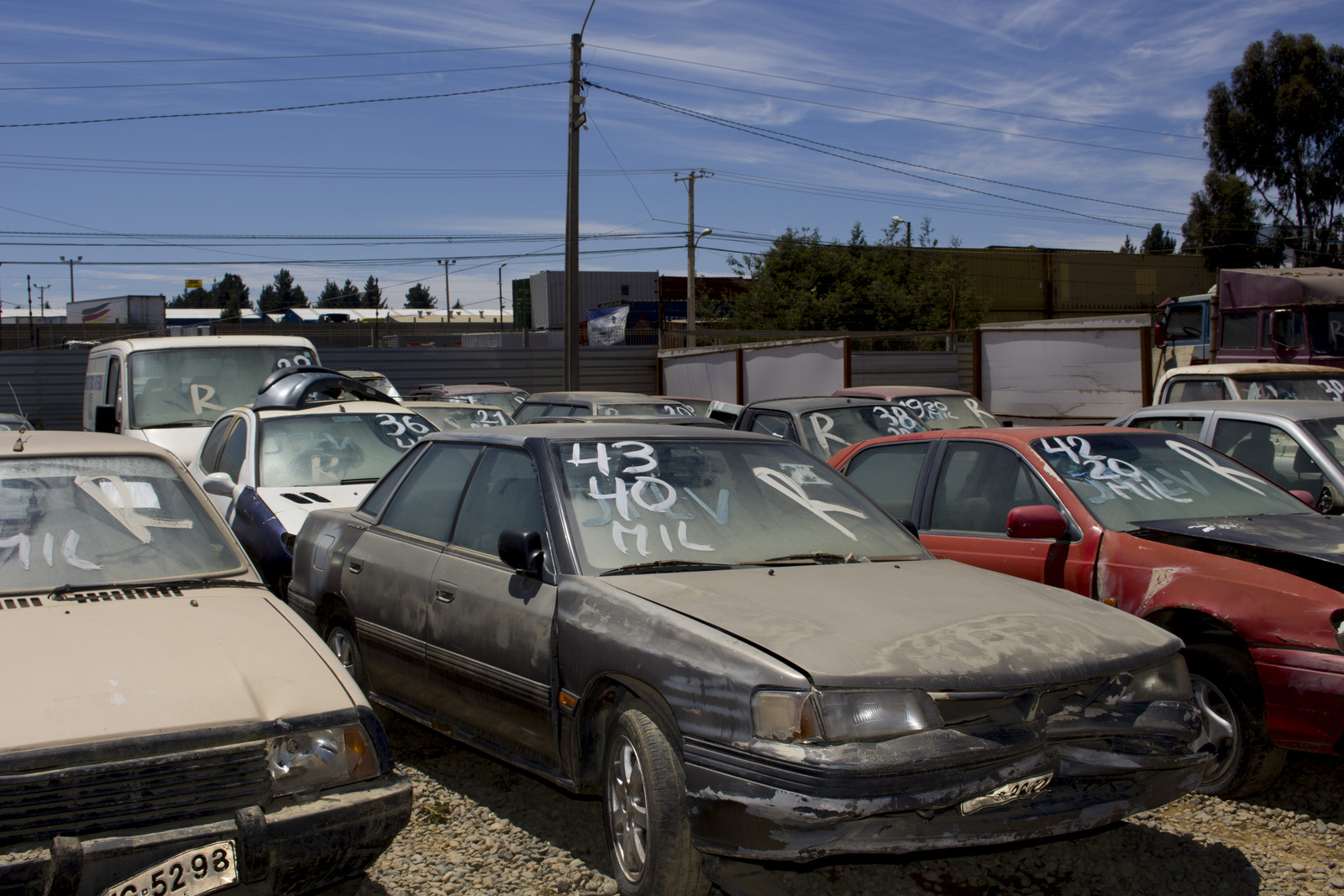 Municipalidad de Valparaíso remató cerca de 50 automóviles acopiados en aparcadero