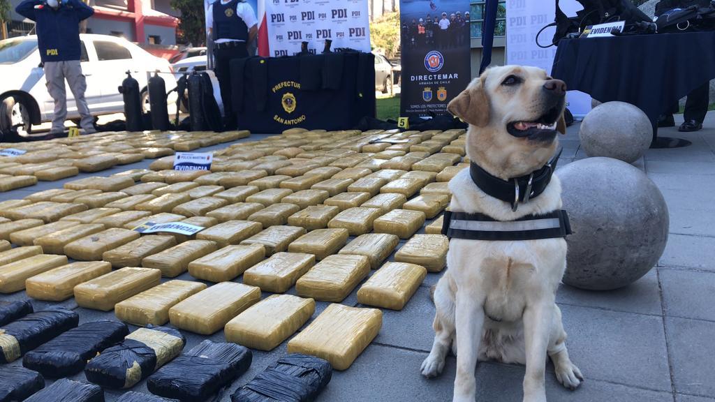 PDI INCAUTA 358 DE KILOS DE DROGA  ADOSADA A UN BUQUE EN SAN ANTONIO