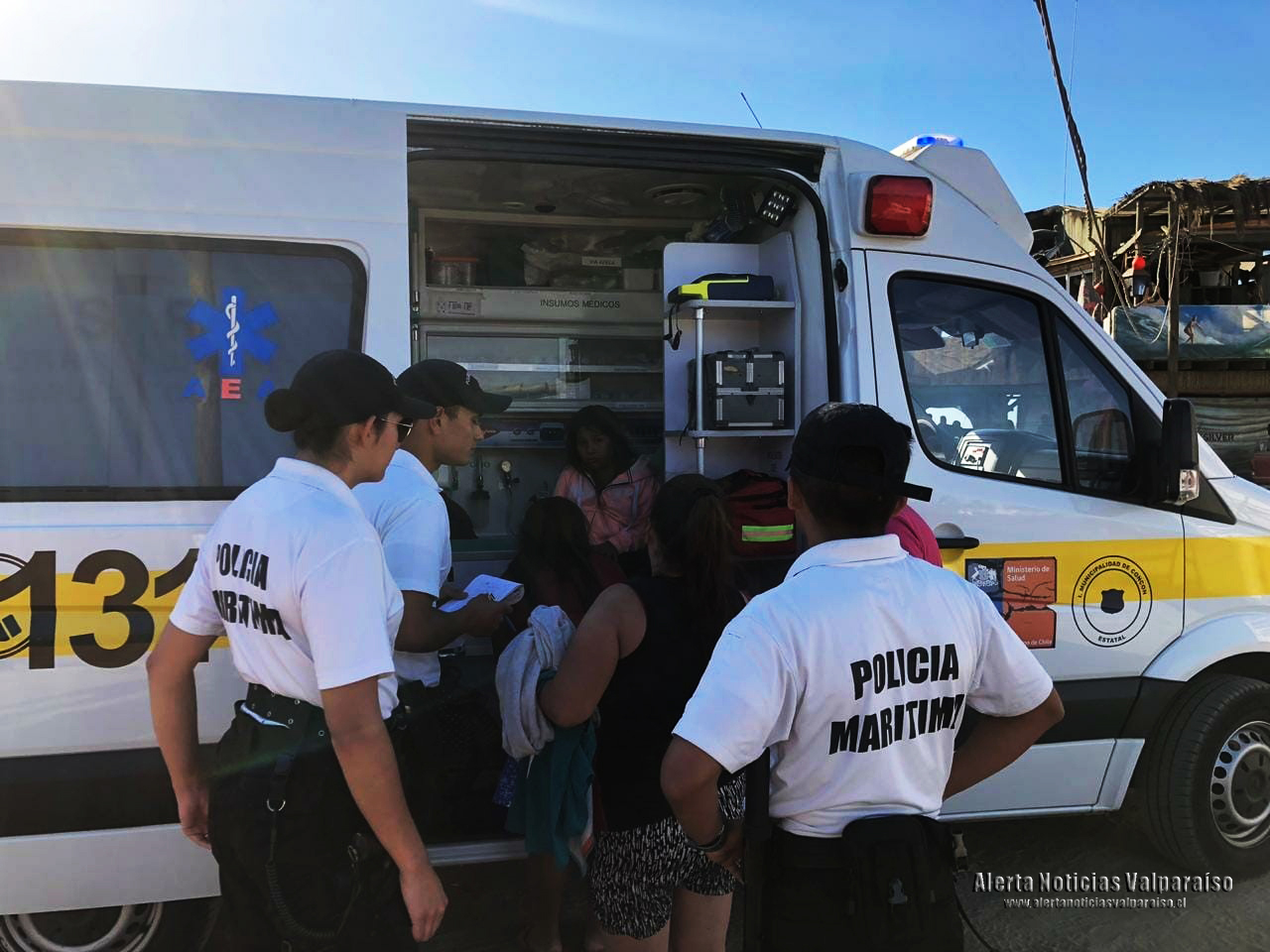 7 personas rescatadas en Concón gracias a salvavidas, nadadores de rescate y un helicóptero naval