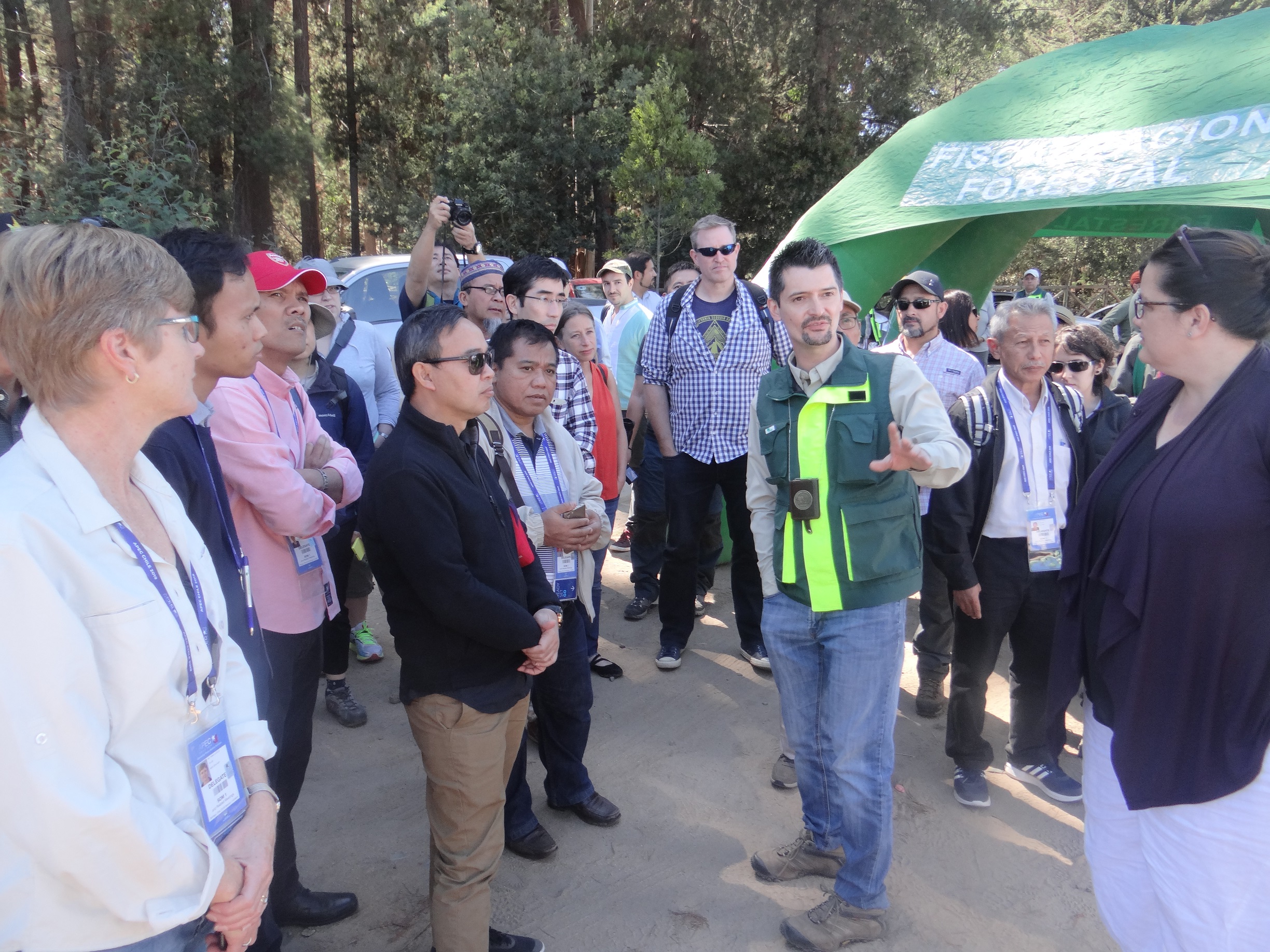 CONAF presentó a expertos de APEC las tecnologías usadas en Chile para proteger los bosques
