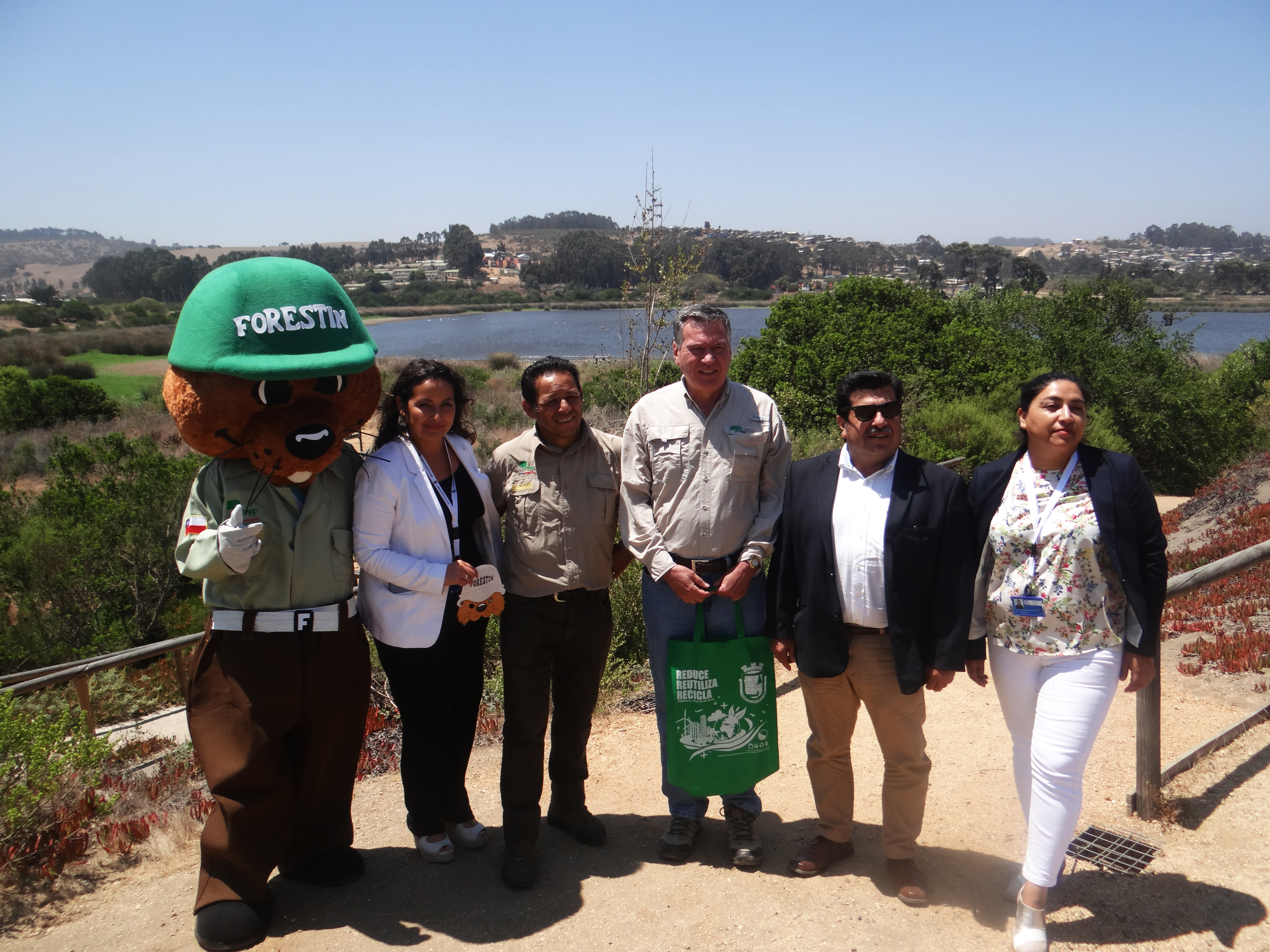CONAF y Municipalidad de El Tabo invitaron a conocer y proteger el Santuario Laguna El Peral