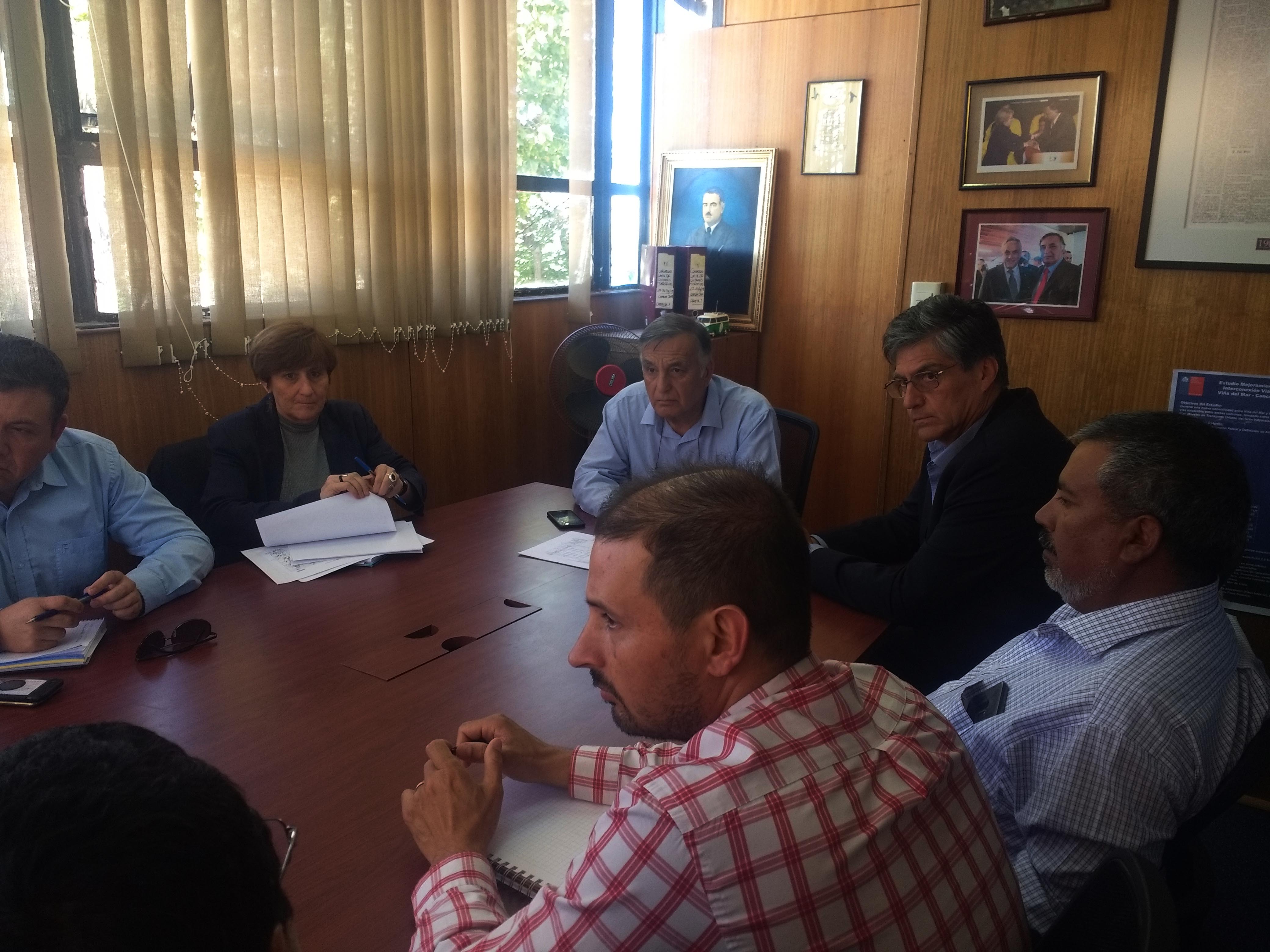 Autoridades Coordinan avance de obras en Rotonda Concón