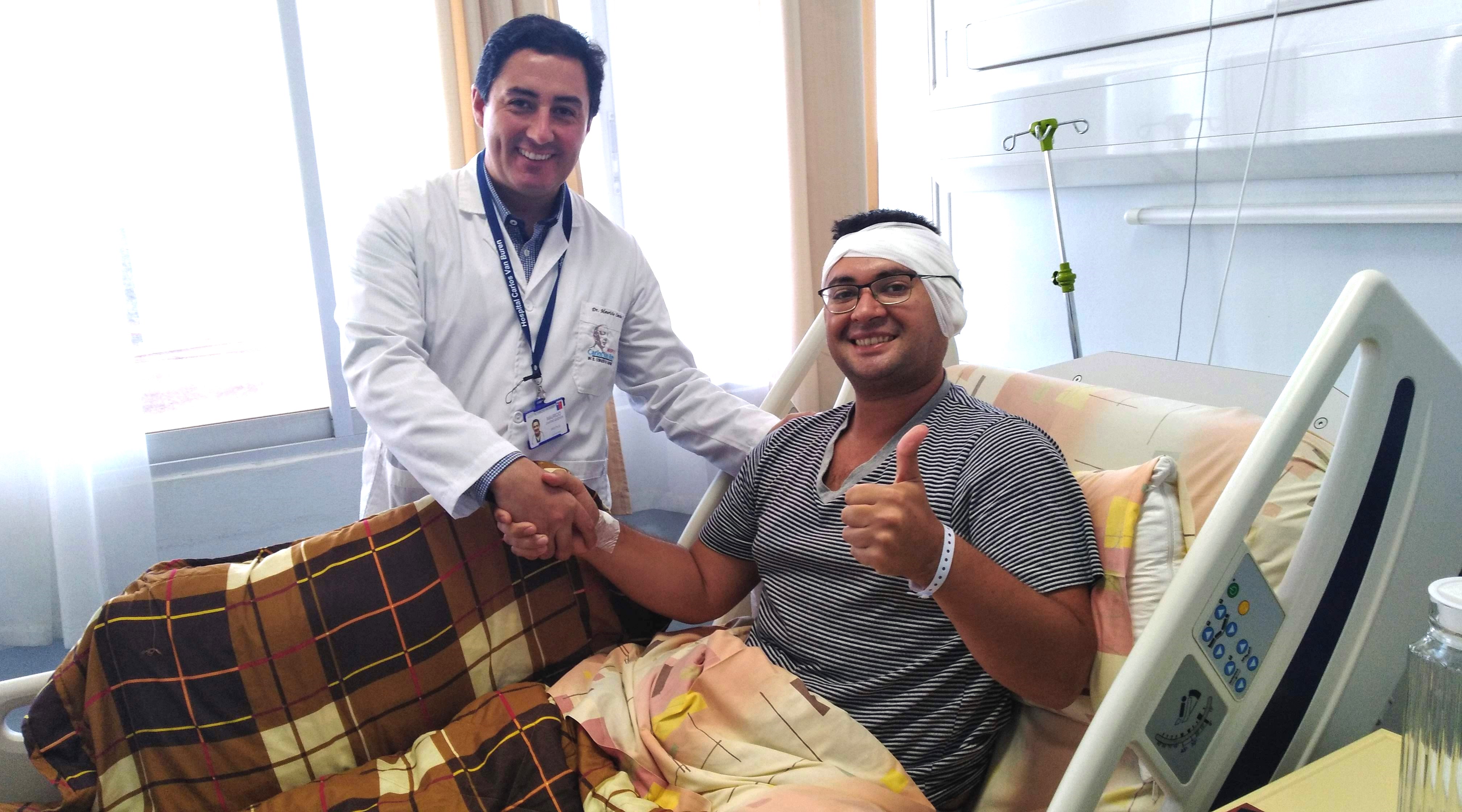 Funcionario del Hospital Carlos Van Buren recibe Implante Coclear