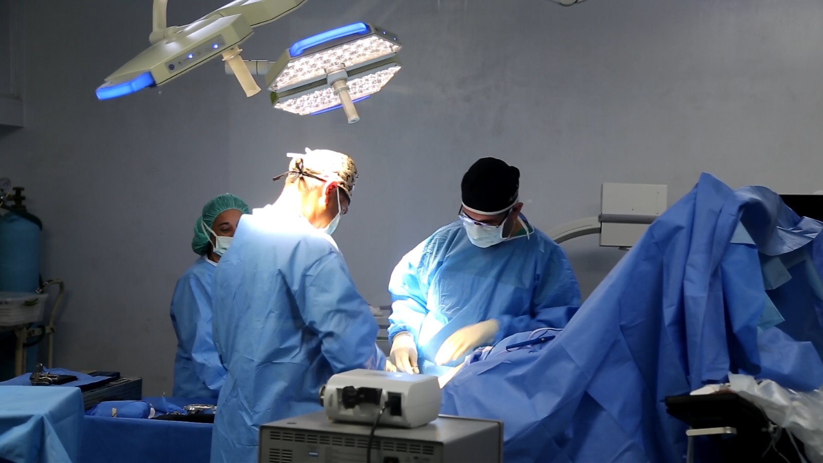 Equipos quirúrgicos del Hospital Van Buren operan en horario extra funcionario para cumplir con Listas de Espera