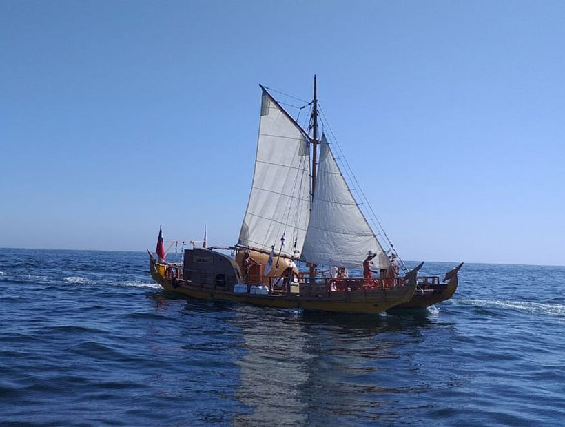 Embarcación Rapa Nui arribó en Valparaíso en el marco de su travesía ancestral