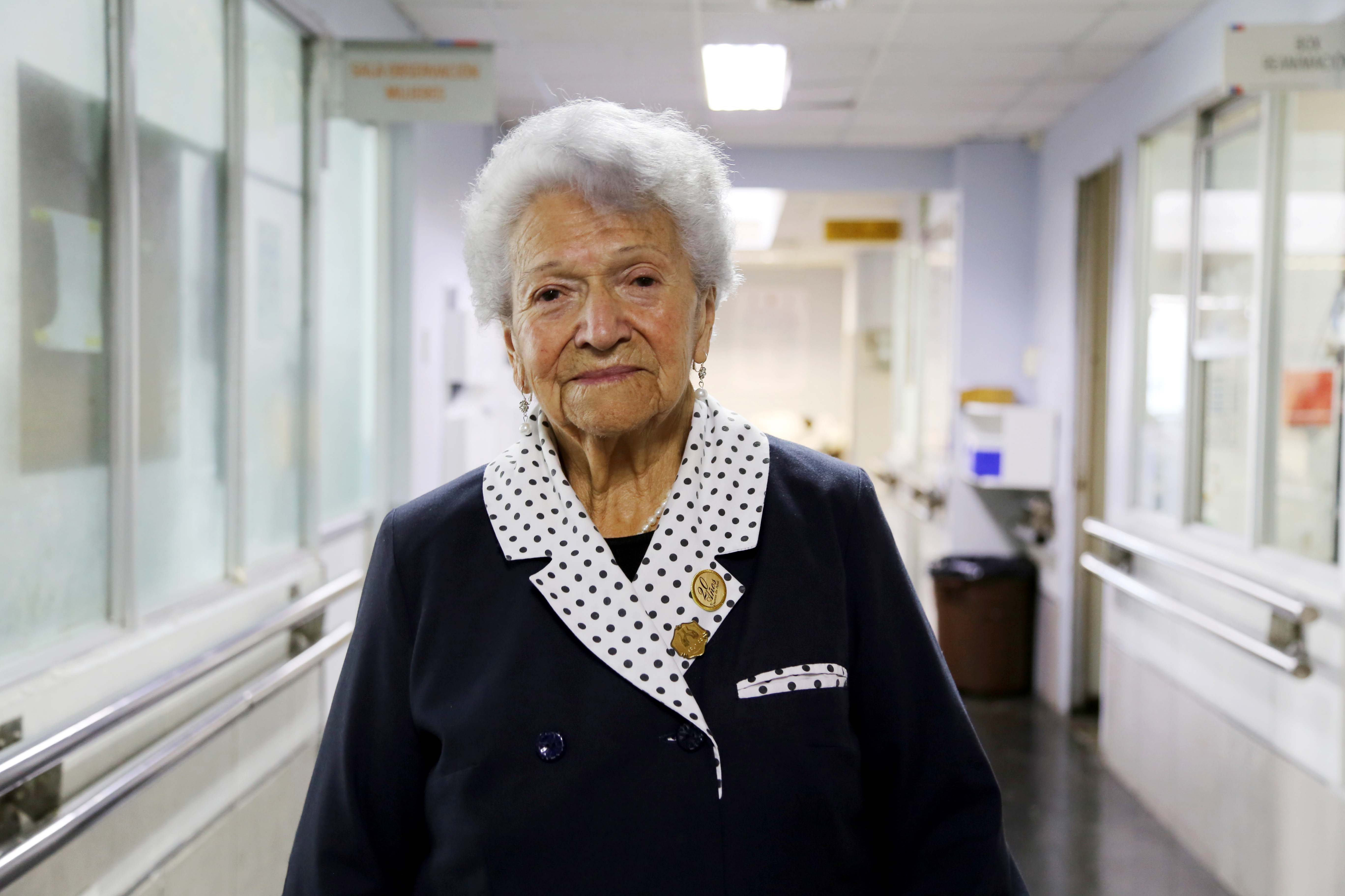 A sus 90 años, Eliana Vergara continúa entregando solidaridad a los pacientes del Hospital Van Buren