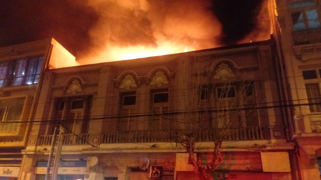 Voraz Incendio deja 46 damnificados y 23 locales comerciales afectados.