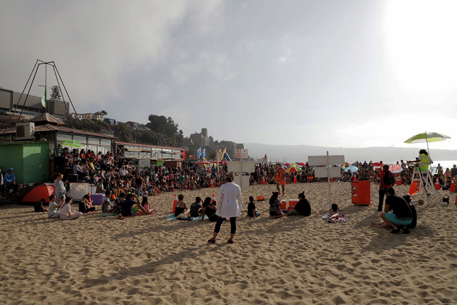 Playa Activa atrae a cientos de visitantes a Caleta Portales