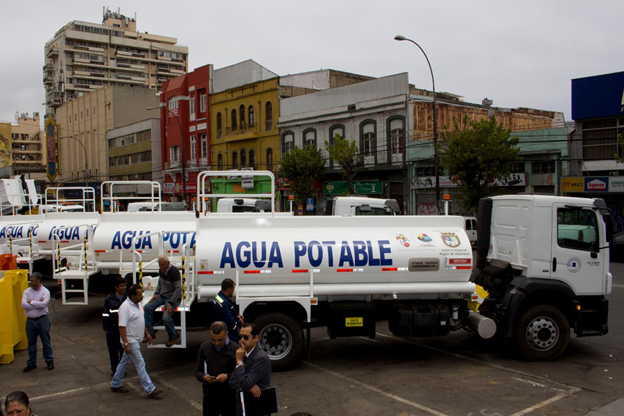 Municipio porteño mejorará caminos en sectores altos para garantizar entrega de agua en camiones aljibes
