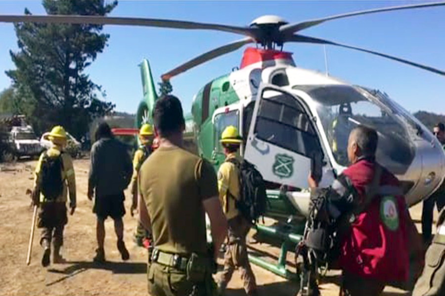 Carabineros de la Prefectura aérea rescata a joven el cual había sufrido una caida en una quebrada de placilla.