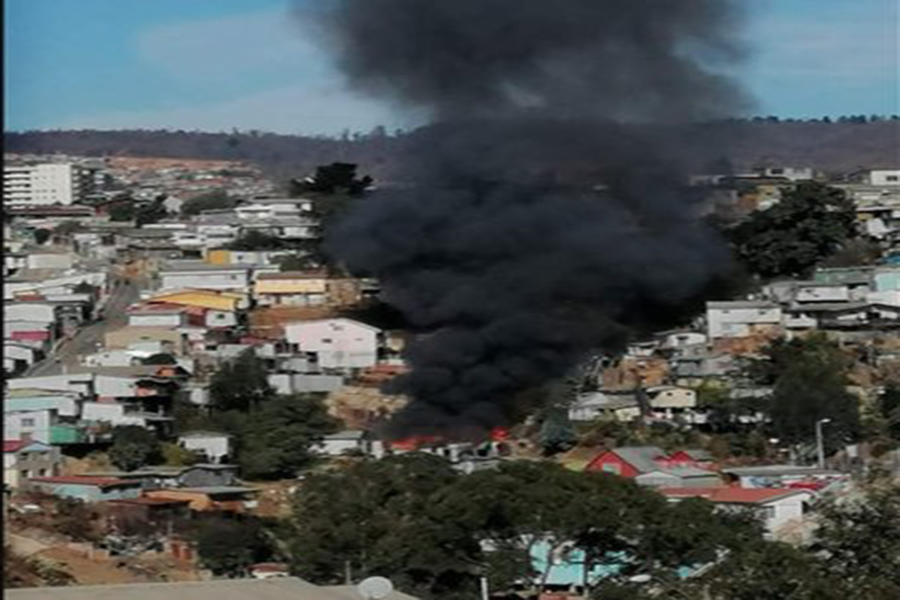 Tres viviendas afectadas dejo incendio en C° Baron