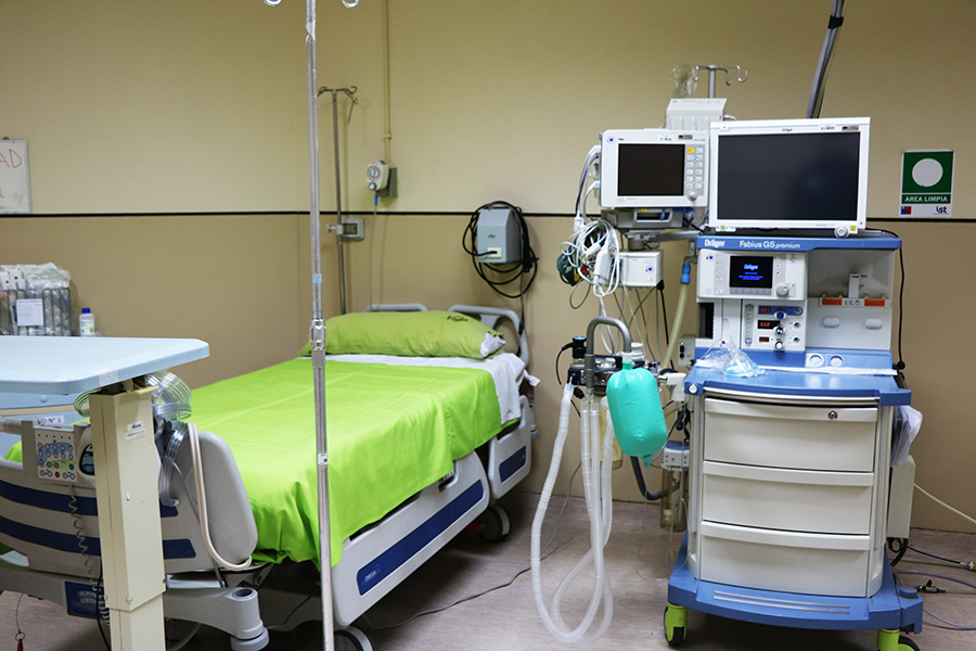 Equipo clínico de pabellón se reconvierte para atender camas críticas e intermedias en Hospital Dr. Gustavo Fricke