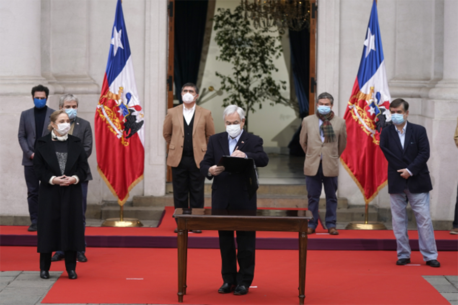 Presidente Piñera promulga nuevo Ingreso Familiar de Emergencia y ley con beneficios para trabajadores independientes: “Es un aporte muy necesario y urgente”