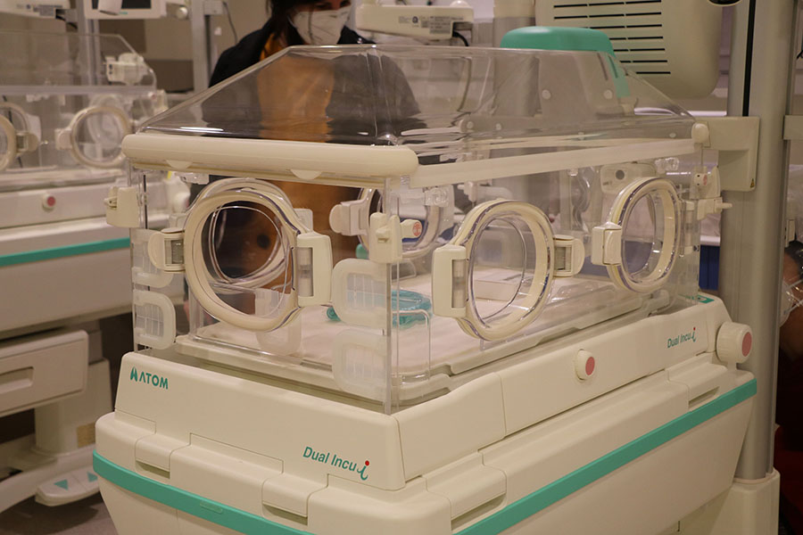 Hospital Dr. Gustavo Fricke SSVQ recibe modernas incubadoras para la Unidad de Neonatología