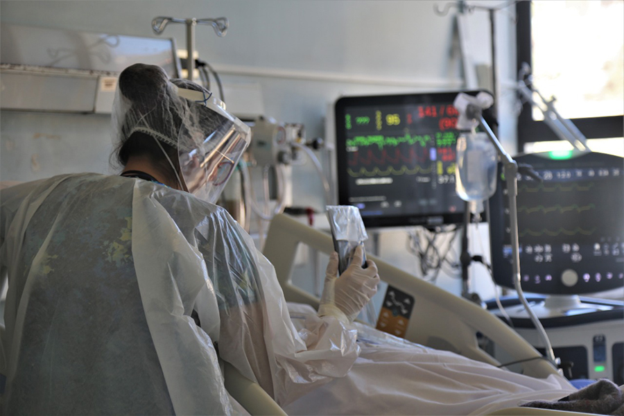 Hospital van Buren entrega apoyo psicológico a través de medios telemáticos a familiares de pacientes covid hospitalizados en unidades críticas