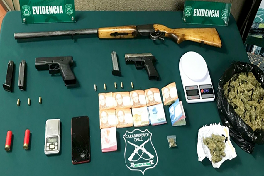 OS7 de Carabineros logra detención de dos sujetos por tráfico de drogas e infracción a la ley de armas y explosivos