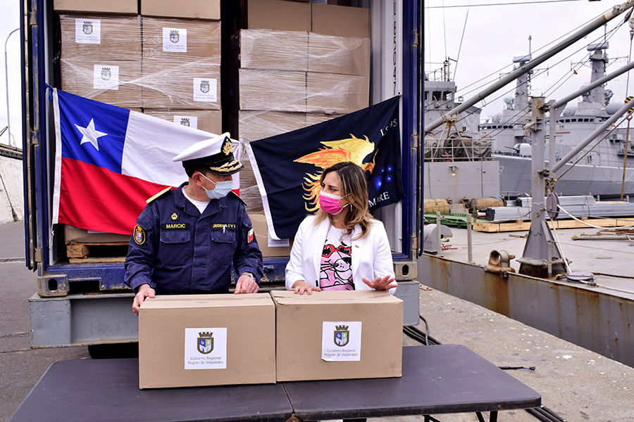 Barcaza “Chacabuco” zarpó a Isla de Pascua con más de 600 cajas de alimentos suplementarios y kit de adultos mayores entregados por el Estado