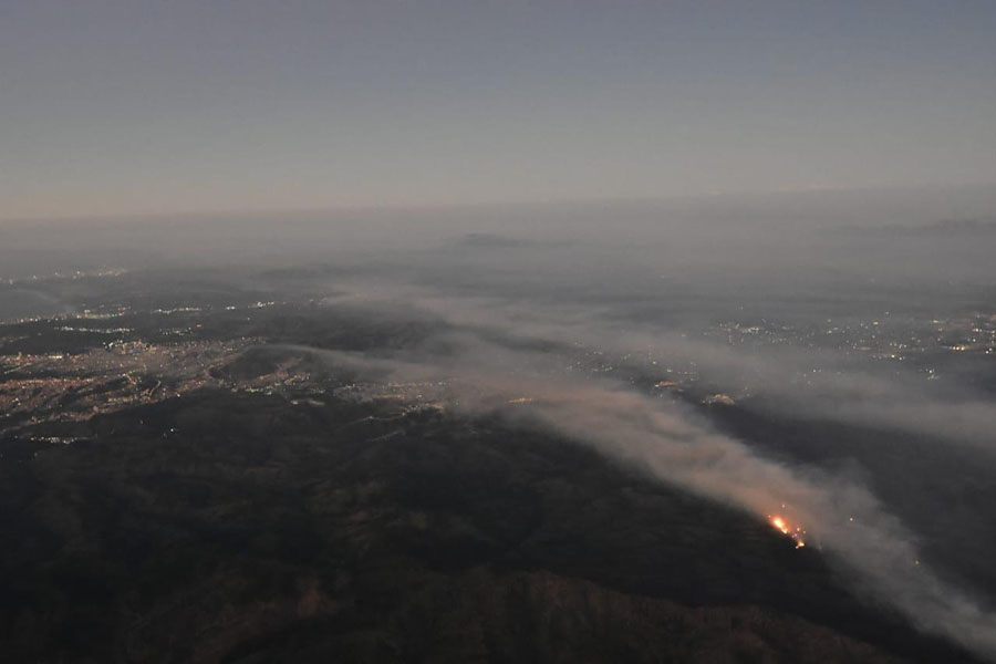 P-295 de la Armada identificó puntos calientes del incendio forestal en Quilpué durante la noche