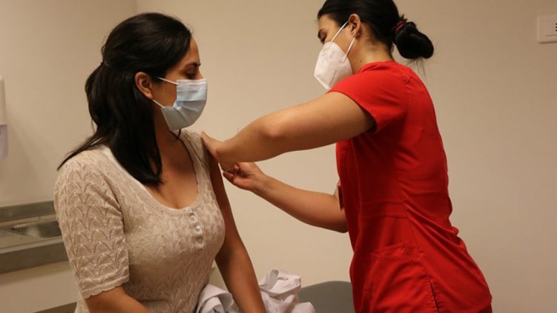 Casi mil funcionarios del hospital Fricke se vacunaron en la primera semana del Plan de Vacunación Masiva del Ministerio de Salud