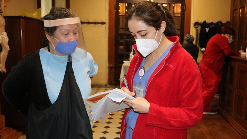 Enfermeras y Matronas del Servicio de Salud Viña del Mar Quillota apoyaron proceso de vacunación en la Parroquia de Viña del Mar.