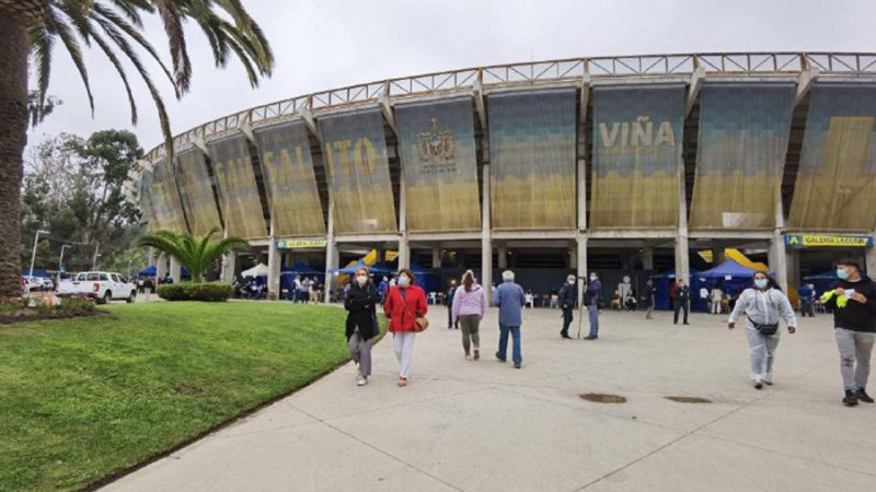 ESTADIO SAUSALITO FUE DISPUESTO PARA VACUNAR A PERSONAS DIALIZADAS Y CON TRASPLANTE DE ÓRGANOS SÓLIDOS JUNTO A TRABAJADORES DE LA EDUCACIÓN