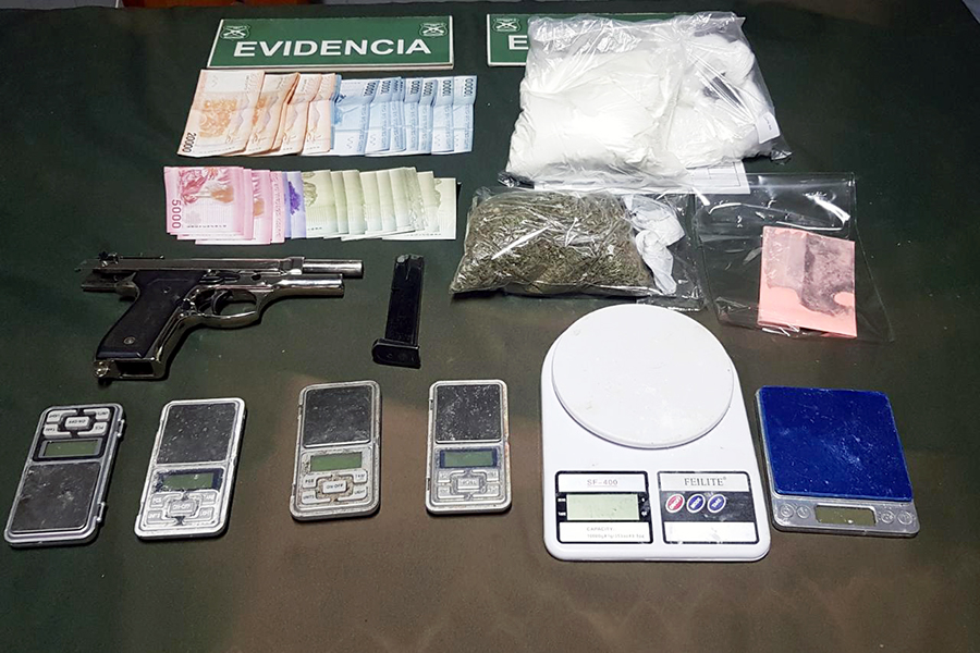 TRAS EVADIR CONTROL POLICIAL, MUJER FUE DETENIDA CON DIVERSAS DROGAS EN PUCHUNCAVÍ
