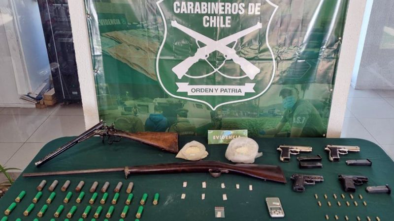 CARABINEROS DEL OS7 ACONCAGUA DETIENE A SUJETO CON ARMAS Y DROGA EN LLAY LLAY