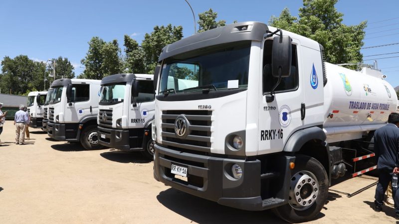 Gobierno Regional de Valparaíso entregó ocho camiones aljibe a municipios de la provincia de San Felipe