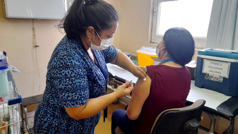 Avanza vacunación con cuarta dosis de funcionarios del Servicio de Salud Viña del Mar Quillota