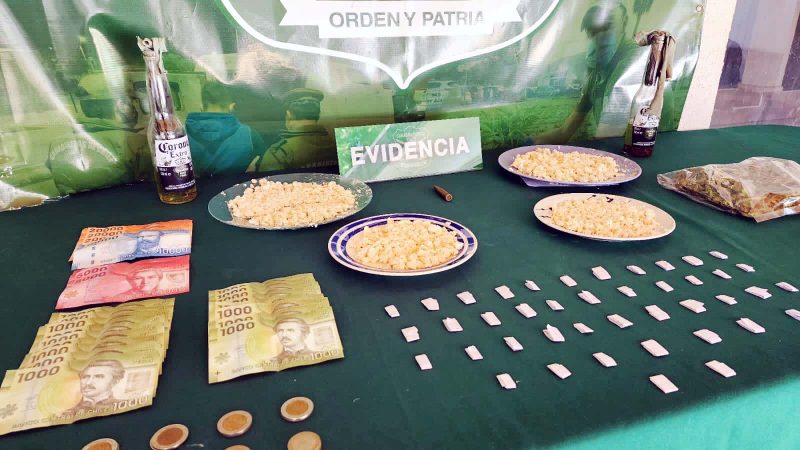 TENÍA MUNICIÓN DE GUERRA Y DROGAS EN EL MINIMARKET QUE USABA COMO FACHADA