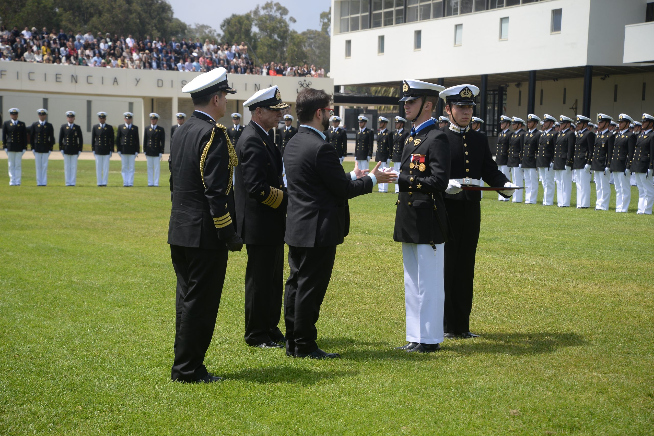 Más de 700 nuevos Oficiales y Gente de Mar de la Armada de Chile juraron a la bandera