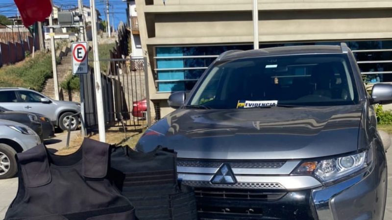 Autos robados, arma y chalecos antibalas recupera la PDI en operativo en Cartagena