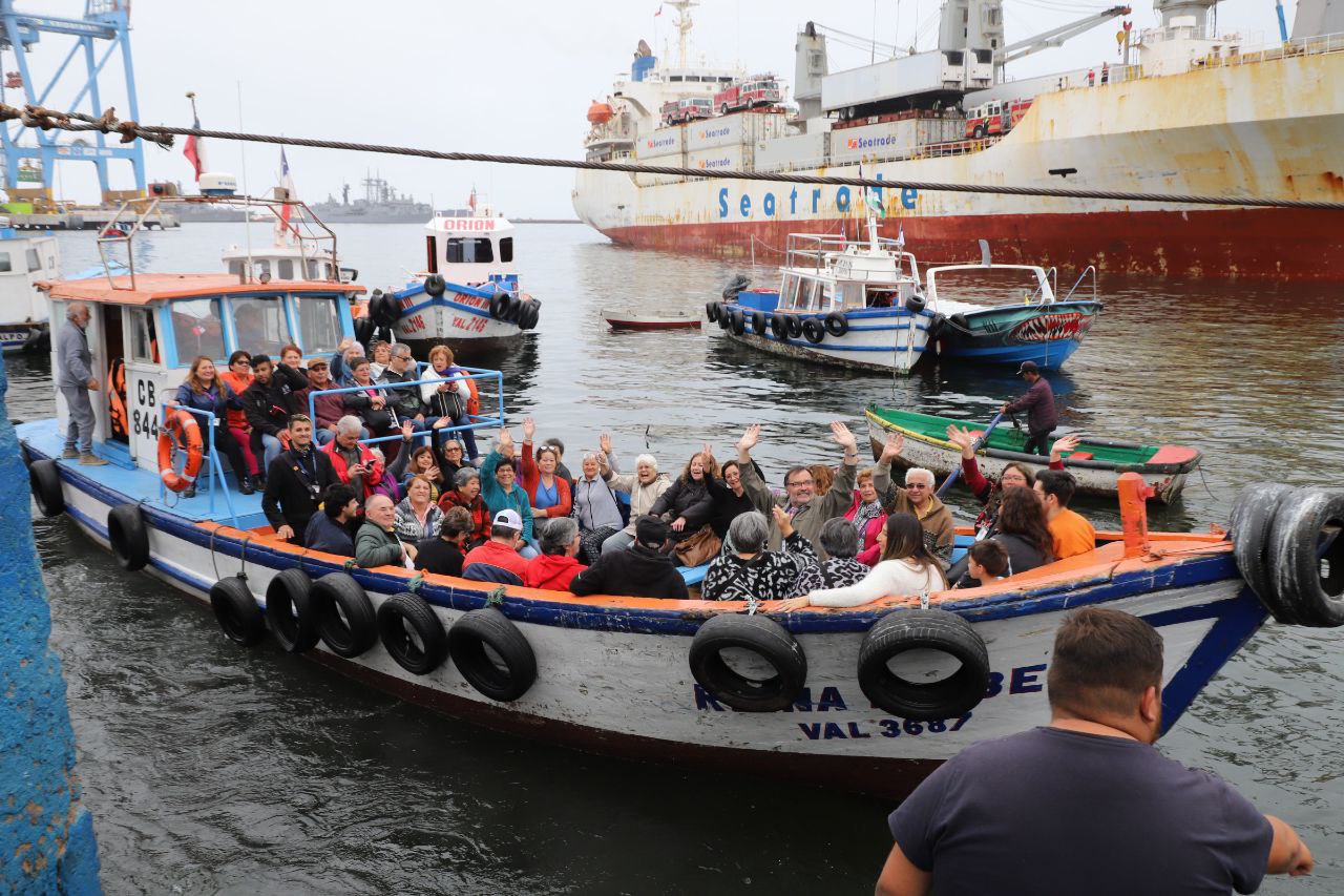 Municipio de Valparaíso entregará 10.000 tours en lancha a organizaciones sociales y comunitarias porteñas