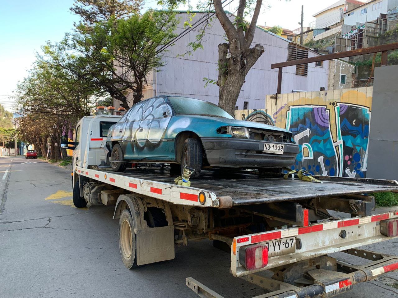 Municipio retira vehículos abandonados para despejar los espacios públicos de Valparaíso