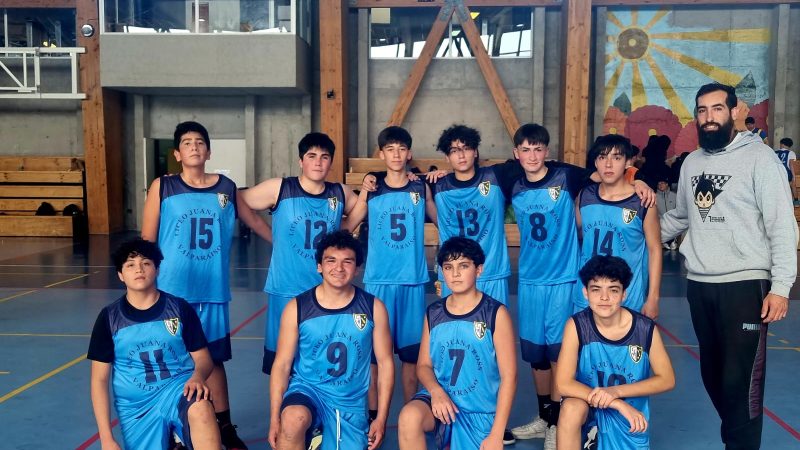 Equipos Sub-17 de varones y de mujeres de Liceo Juana Ross gana campeonato de básquetbol de Valparaíso
